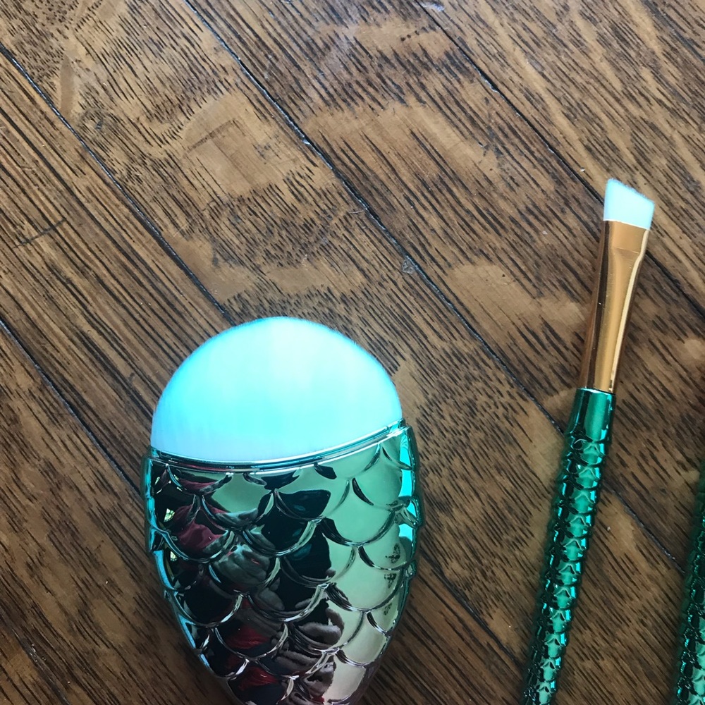 11 piece mermaid brush set - Picture 6 of 7